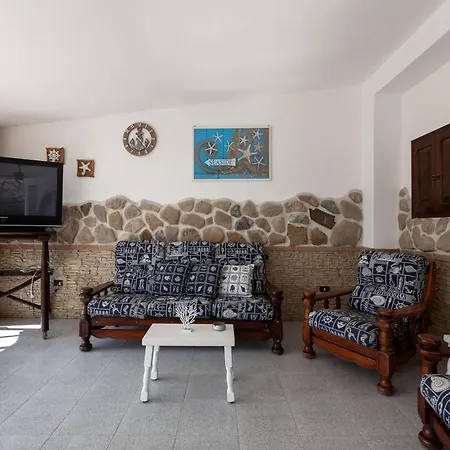 Erika With Private Garden - Happy Villa