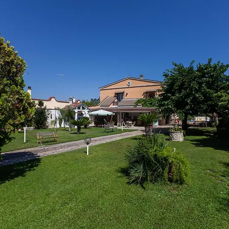 Erika With Private Garden - Happy Villa *