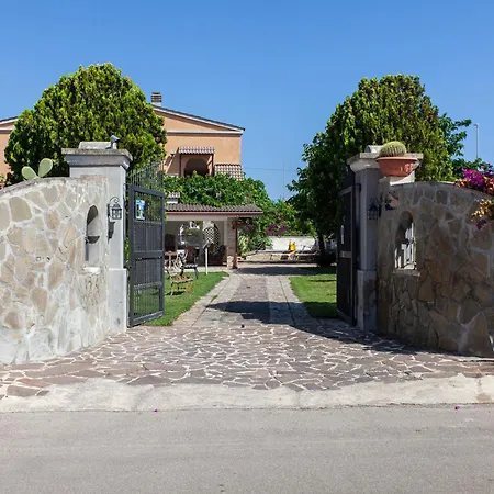 Erika With Private Garden - Happy Villa